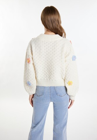 IZIA Sweater in White