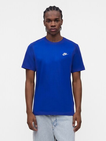 Regular fit Tricou 'CLUB' de la Nike Sportswear pe albastru: față