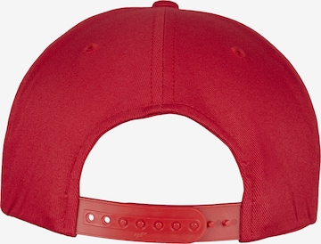 Șapcă de la Flexfit pe roșu