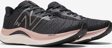 Scarpa da corsa 'FuelCell Propel v4' di new balance in nero