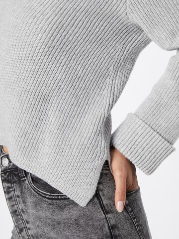 ABOUT YOU Pullover 'Tamara' in Grau