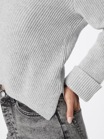 ABOUT YOU Sweater 'Tamara' in Grey