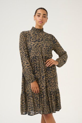 Robe 'Amber' Kaffe en marron : devant