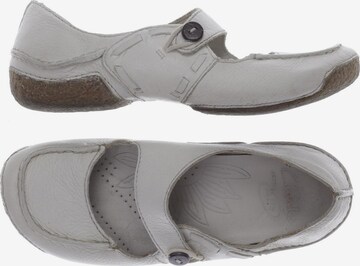 CLARKS Flats & Loafers in 37 in White: front