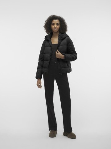 VERO MODA Prehodna jakna 'ASTORIA' | črna barva
