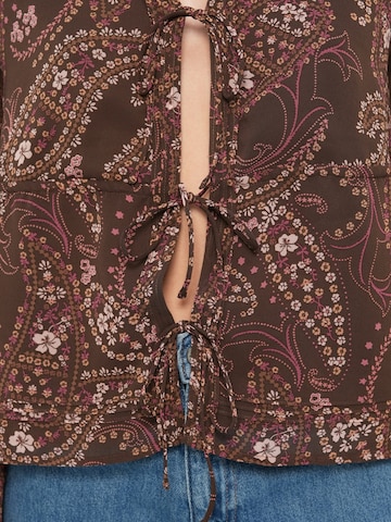 Bluză de la Abercrombie & Fitch pe maro