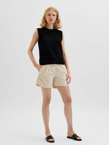 Selected Femme Petite Regular Shorts 'Cecilie' in Beige