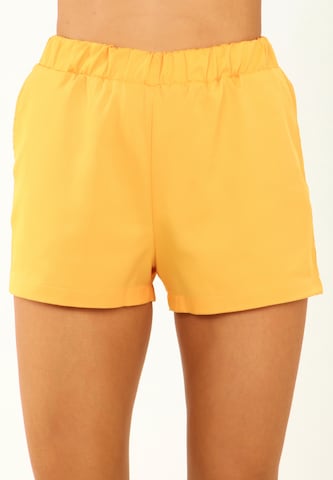 regular Pantaloni di Awesome Apparel in giallo