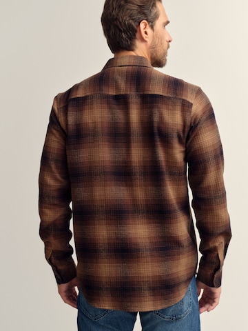 Coupe regular Chemise Next en marron
