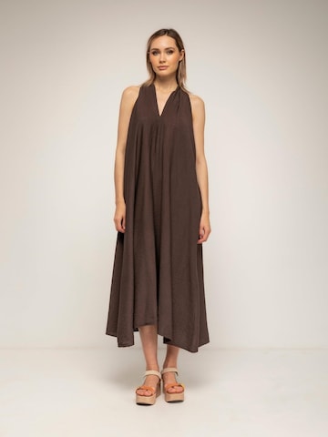Tantra - Vestido 'vestido amplio midi con cuello halter (Brown)' en marrón