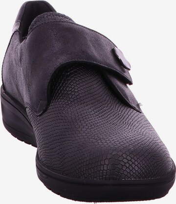 SOLIDUS Classic Flats in Black