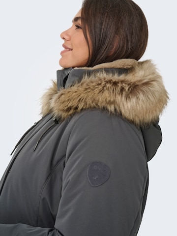 pelēks ONLY Carmakoma Ziemas parka