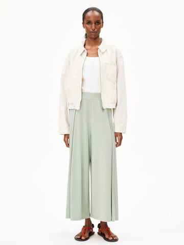 ARMEDANGELS Wide Leg Hose KAARO LINI in Grün