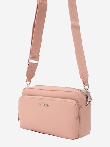 Calvin Klein Umhängetasche in Pink