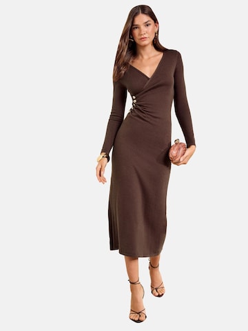 Friends Like These - Vestido de punto en marrón: frente