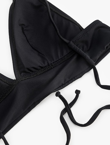 Koton Triangel Bikinitop in Zwart
