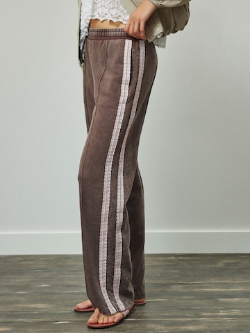 Wide leg Pantaloni di Next in marrone