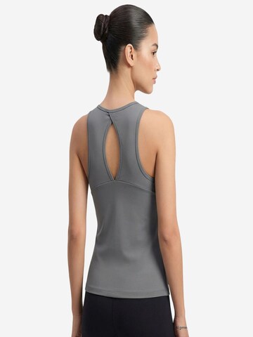 Top sportivo di Tommy Life in grigio