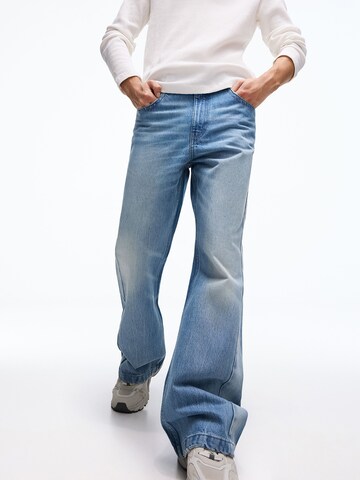 Bershka Flared Jeans in Blue