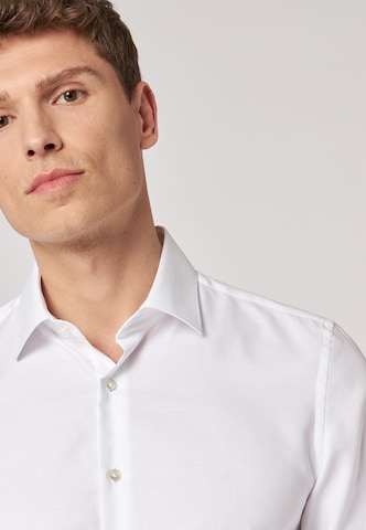 Coupe regular Chemise business ROY ROBSON en blanc