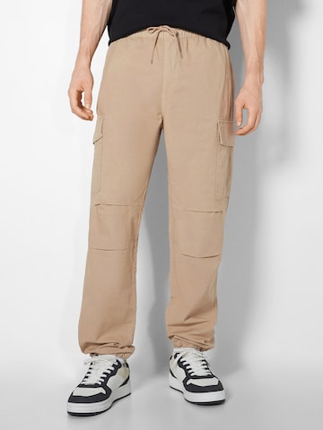 Bershka Loosefit Cargobroek in Beige: voorkant