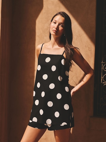 Next Regular Shorts in Schwarz