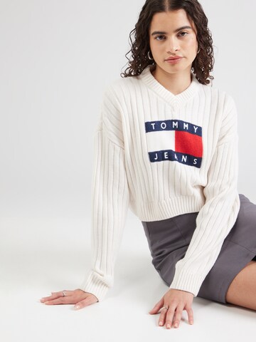 Pull-over Tommy Jeans en blanc