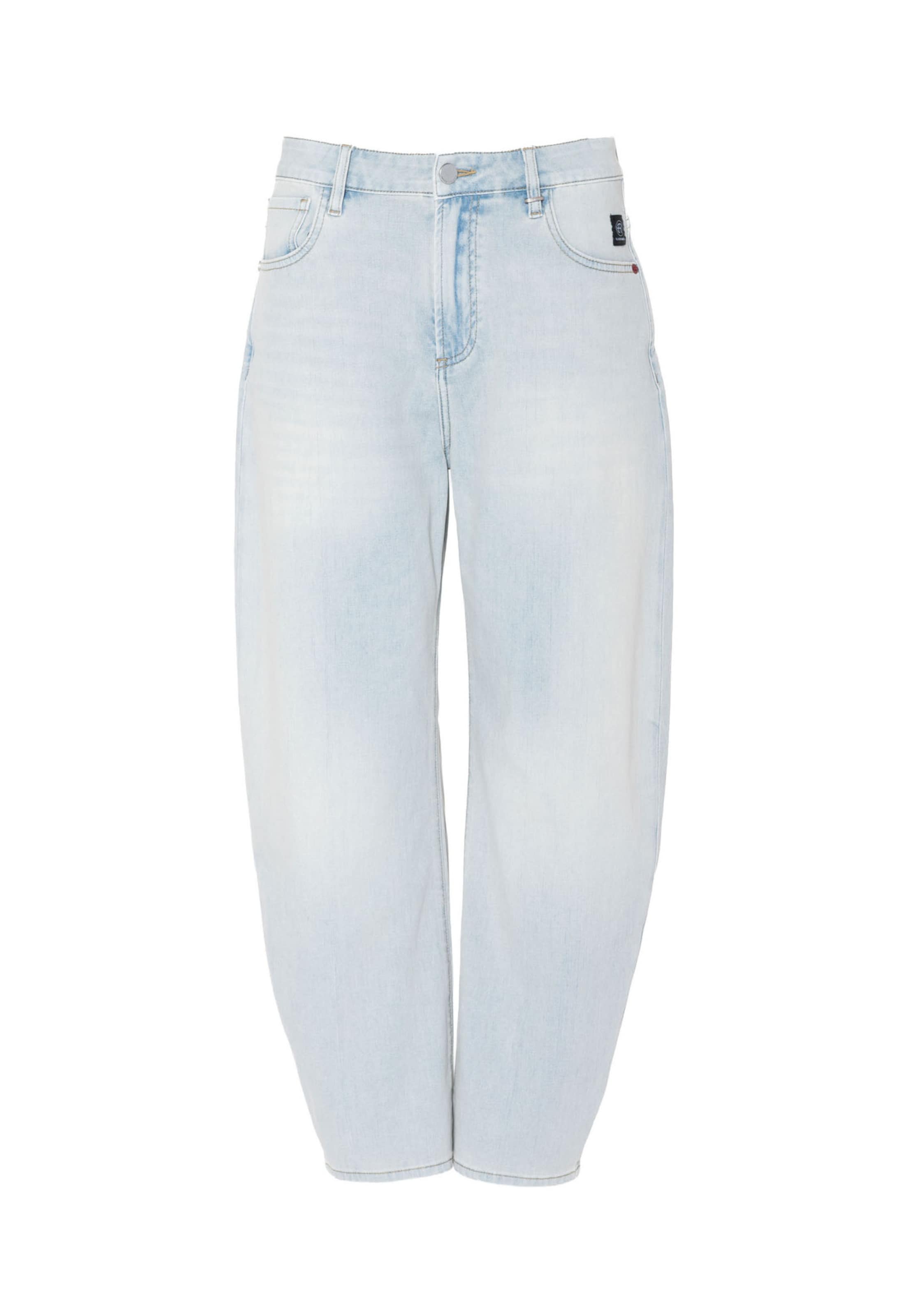 Regular Jean 'Yoana' Elias Rumelis en bleu : devant