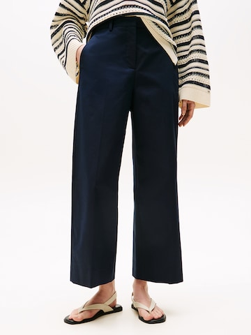 Wide leg Pantaloni con piega frontale di TOMMY HILFIGER in blu: frontale
