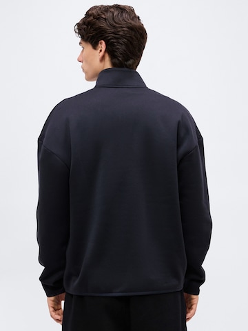 UNDER ARMOUR - Camiseta deportiva en negro: frente
