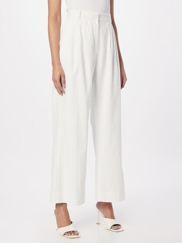 Regular Pantalon à pince Abercrombie & Fitch en blanc : devant