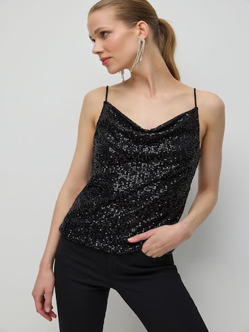 No Matter What Top in Schwarz: Vorderseite