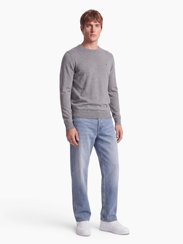 TOMMY HILFIGER Sweater 'ESSENTIAL' in Grey