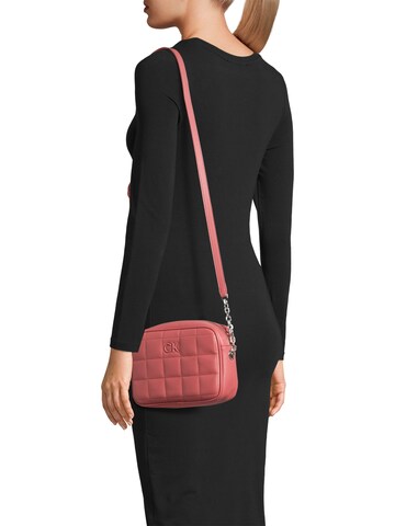 Calvin Klein Taška cez rameno - ružová