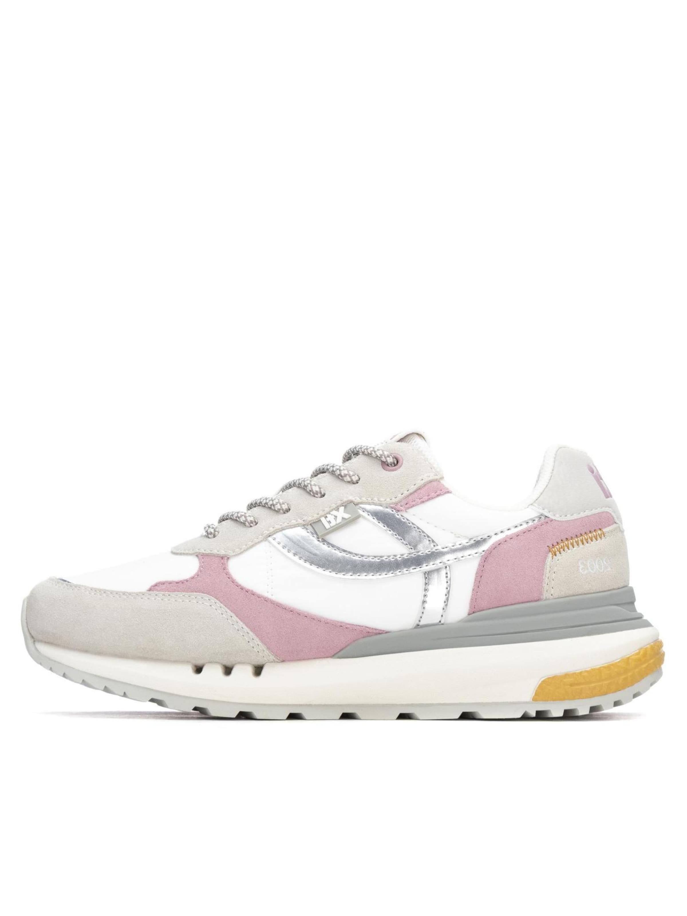 Xti Sandals in White: front
