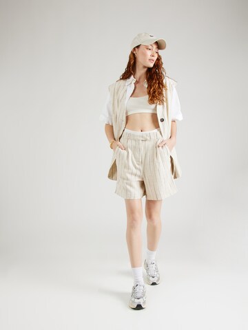 TOPSHOP Loosefit Shorts in Beige
