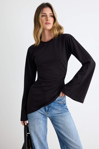 Tricou de la Trendyol pe negru: față