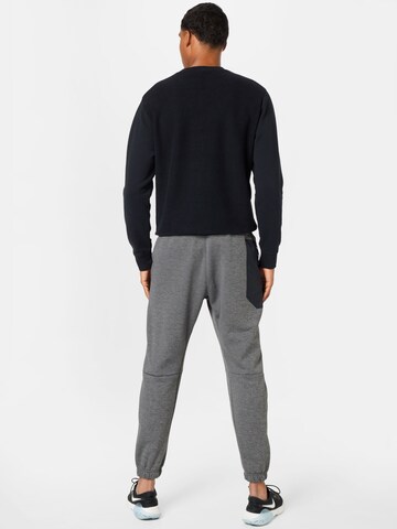 Effilé Pantalon de sport NIKE en gris