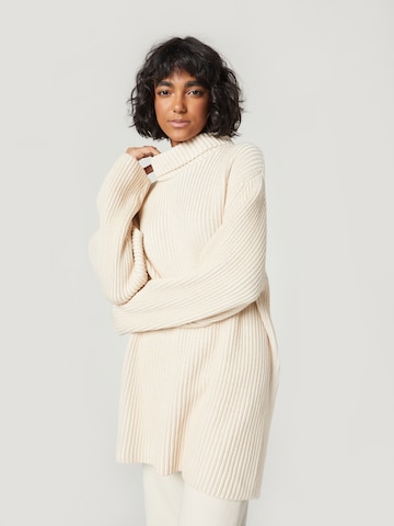 Pullover 'Caro' di A LOT LESS in bianco