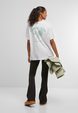 Miss Tee T-Shirt 'Chasing Aces' in Weiß