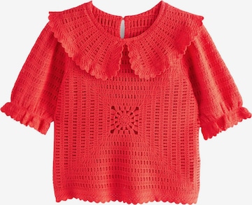 Next Pusero värissä punainen: etupuoli