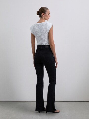Scalpers Flared Jeans in Black