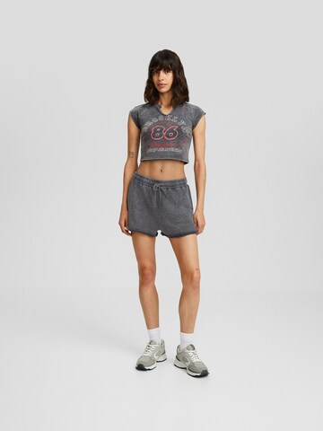 Bershka T-Shirt in Grau