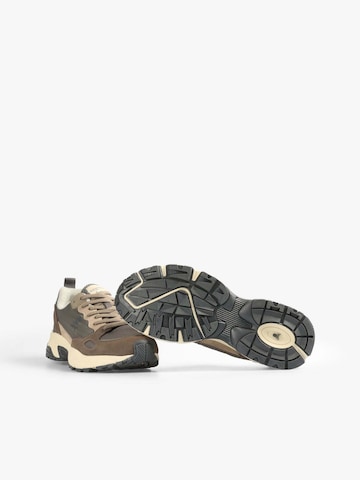 Scalpers Platform trainers 'Loop' in Beige