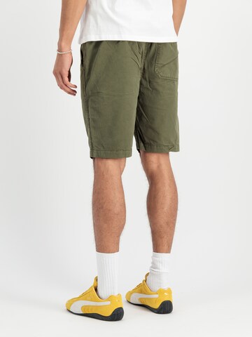 ALPHA INDUSTRIES Regular Byxa i grön