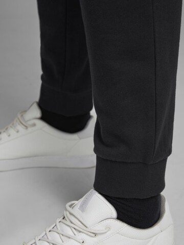 Jack & Jones Plus Tapered Broek 'Gordon' in Zwart