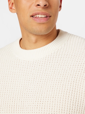 Abercrombie & Fitch Sweater in White