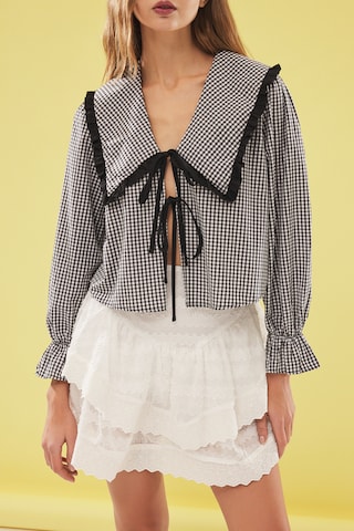 Trendyol Blouse in Black