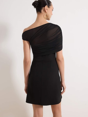 Rochie de la Trendyol pe negru