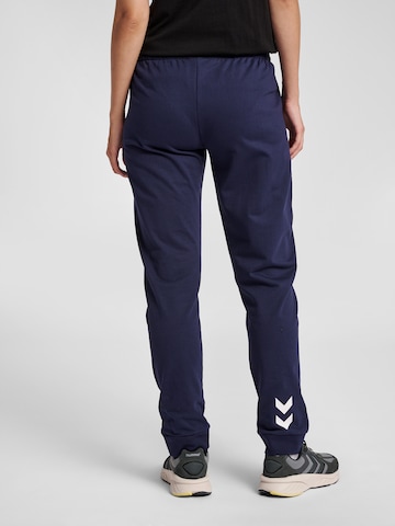 Tapered Pantaloni sportivi di Hummel in blu